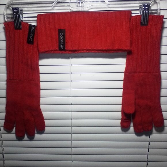 Hat and gloves by Calvin Klein. - Picture 1 of 1